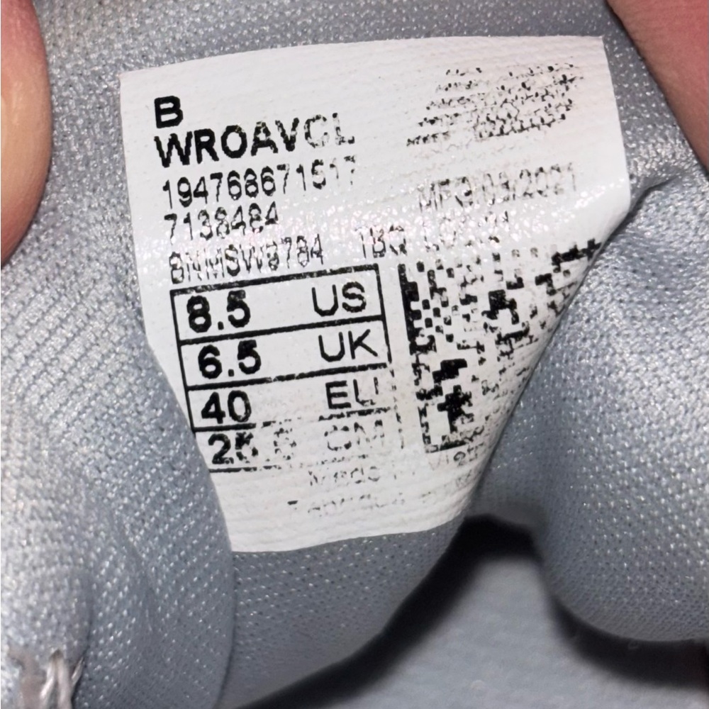 New Balance Women's ROAV athletic shoes - Picture 5 of 6
